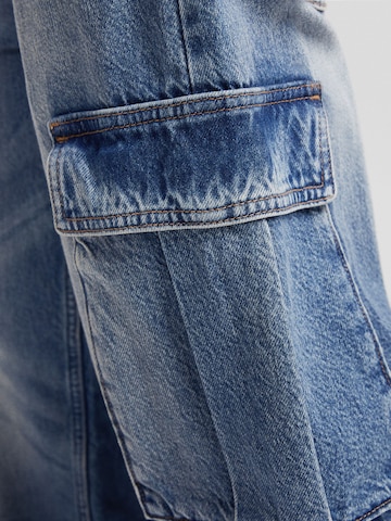 Tapered Jeans cargo di Bershka in blu