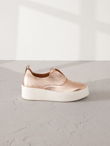 Slip on Next en or