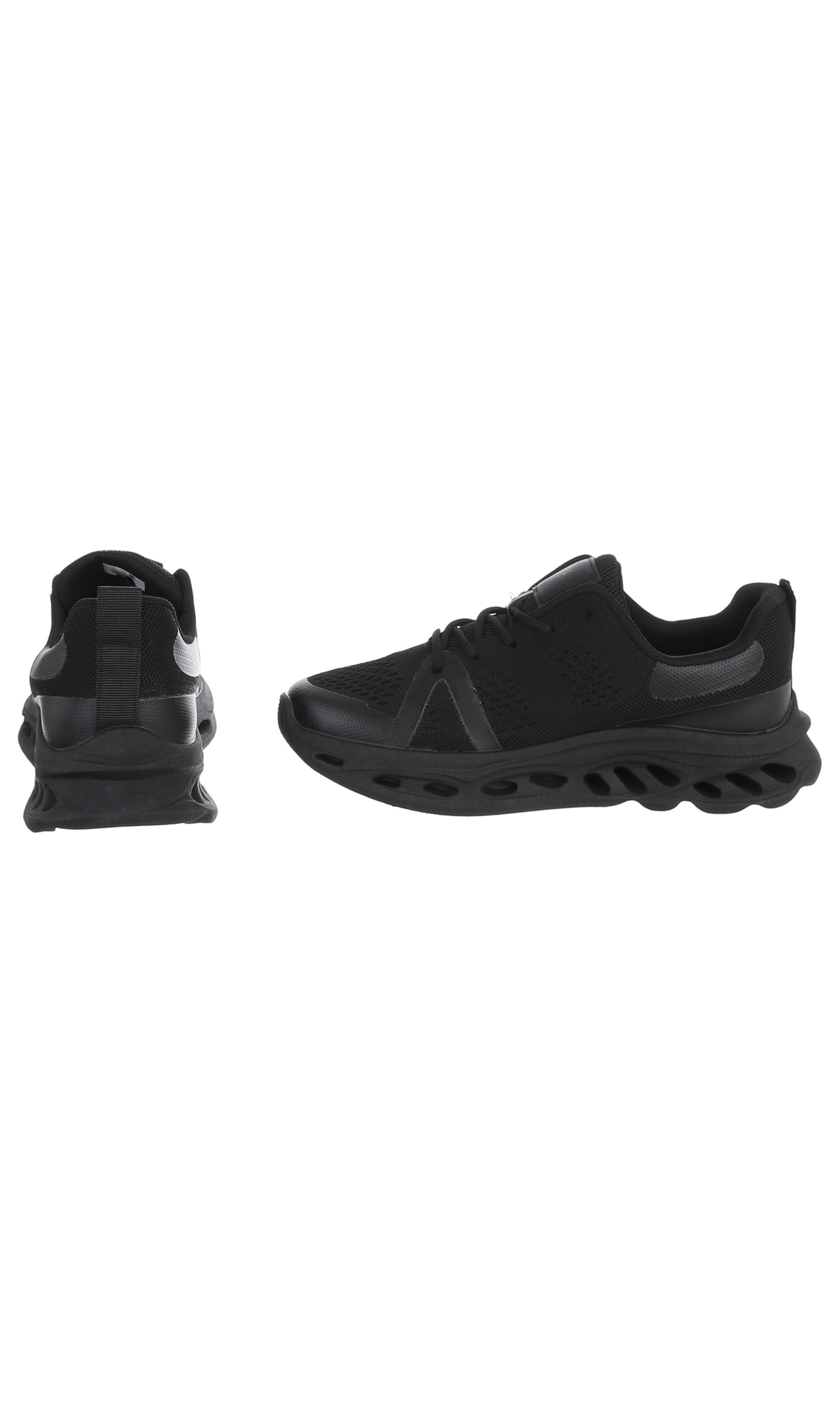 CoolWalk Sneakers in Black