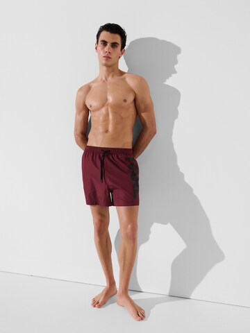 Shorts de bain Karl Lagerfeld en rouge
