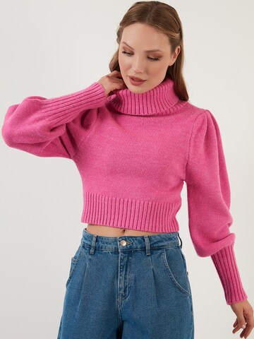 Pullover di LELA in rosa