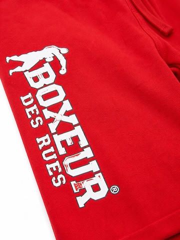 Boxeur des Rues - regular Pantalón deportivo 'Herren Bermudashorts aus Baumwolle Boxeur des Rues, Rot, Weißes vertikales Logo' en rojo