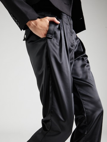 Guido Maria Kretschmer Women Avsmalnet Plissert bukse 'Nina' i svart