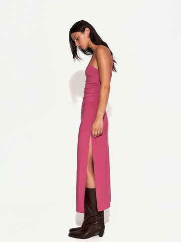 Abito di Bershka in rosa: frontale