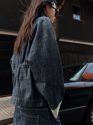 Bershka Overgangsjakke i blå