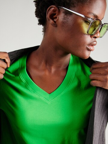 T-shirt 'ESSENTIAL' SELECTED FEMME en vert