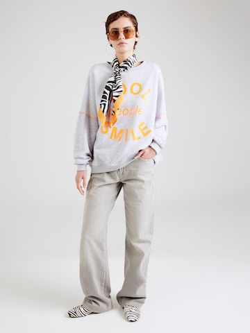 miss goodlifeSweater majica 'Cool People Smile' - siva boja: prednji dio