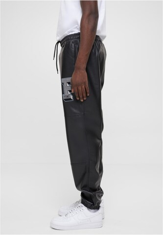 FUBU Tapered Hose in Schwarz