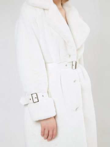 Manteau d’hiver Influencer en blanc