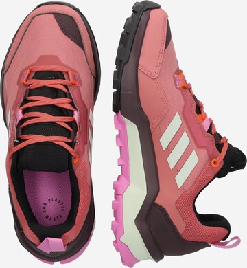 Chaussure basse ADIDAS TERREX en rouge