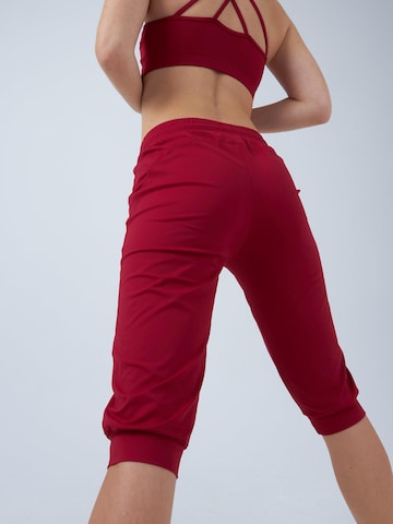 SPORTKIND Loosefit Sporthose 'Caprihose mit Taschen'‌‌‌‌‌ in Rot