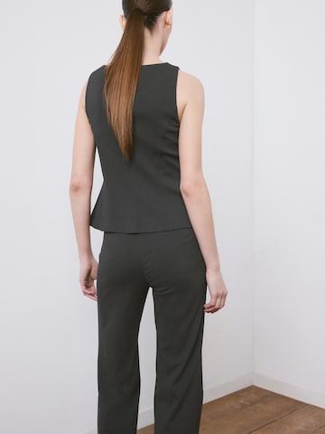 Vestă 'KLUME' de la MANGO pe gri