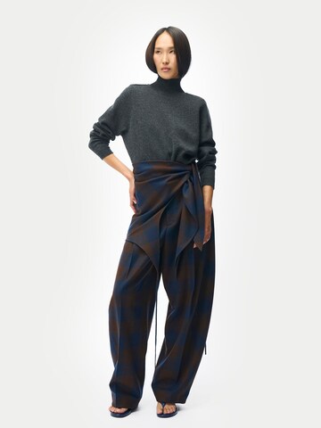 GOBI Cashmere - Jersey 'Cropped High-Neck Cashmere Sweater' en gris
