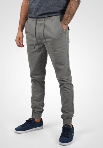 !Solid Tapered Chino trousers 'THEREON' in Grey: front