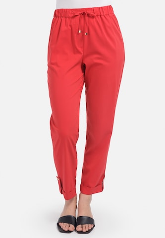 HELMIDGE Tapered Broek in Rood: voorkant