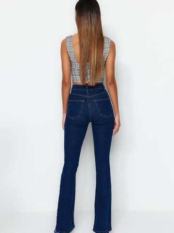 Trendyol Flared Jeans in Blau