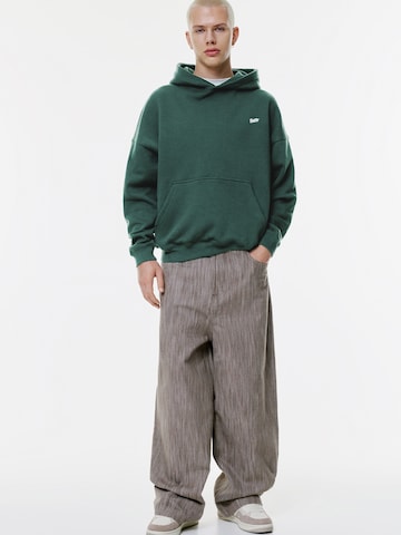 Pull&Bear Sweatshirt 'STWD' in Green
