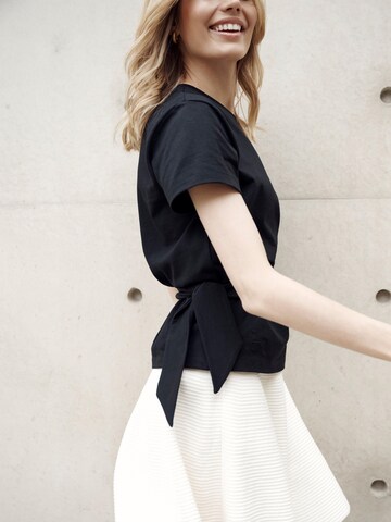 I want the moon Shirt 'ELEVATE_ Zoe' in Black