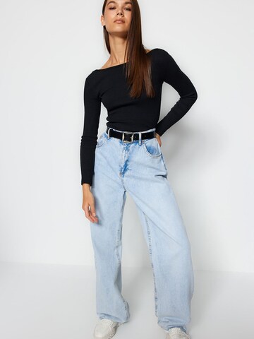 Trendyol - Camiseta en negro
