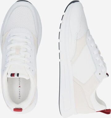 Baskets basses 'Fjord 4C' TOMMY HILFIGER en blanc