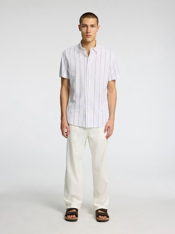 SELECTED Tavaline suurus Triiksärk, värv valge