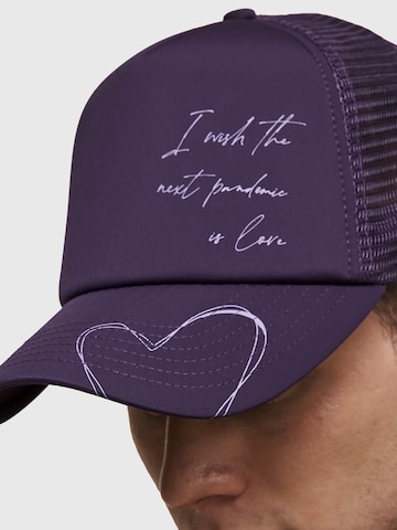 THE ODDS Cap 'I Wish The Next Pandemic Is Love Trucker Cap/ LMTD edition' in Purple: front