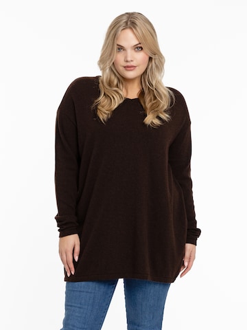 Yoek Sweater in Black: front