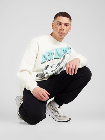 Abercrombie & Fitch Sweatshirt 'SKI DESTINATIONS' in White