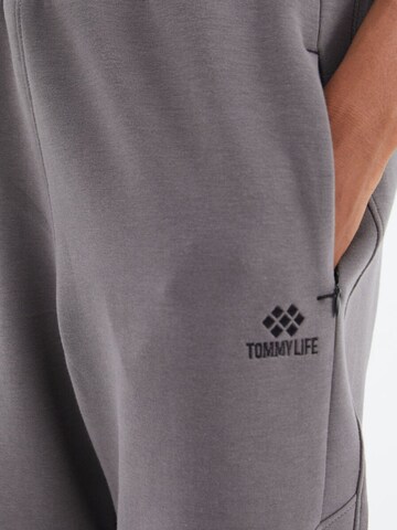 Tommy Liferegular Sportske hlače 'Jogginghose' - siva boja