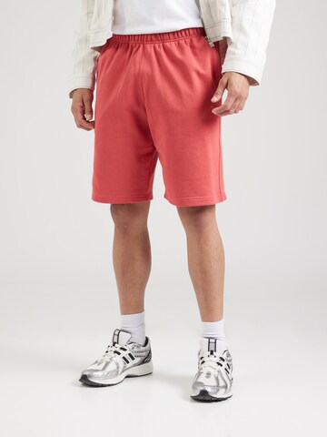 Loosefit Pantaloni di Champion Authentic Athletic Apparel in rosso: frontale