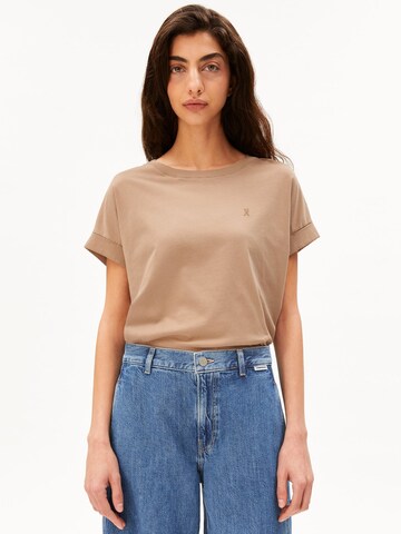 T-shirt 'IDAARA' ARMEDANGELS en beige : devant