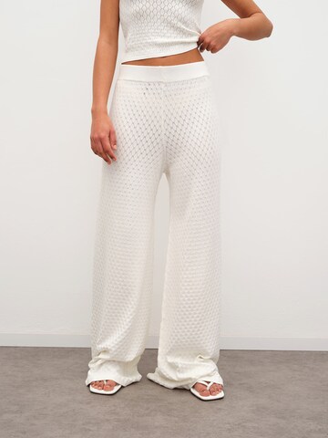RÆRE by Lorena Rae Wide leg Trousers in White: front