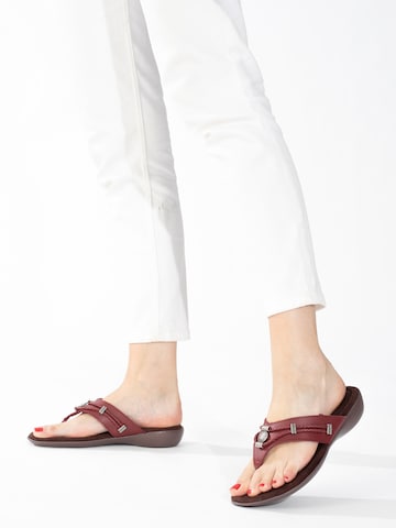 Minnetonka T-bar sandals 'Silverthorne360' in Red