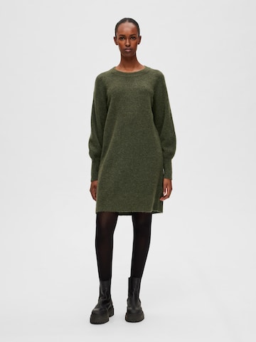 Robes en maille 'LULU' Selected Femme Petite en vert
