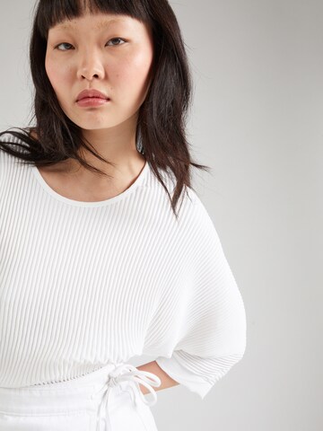 Sublevel Blouse in White