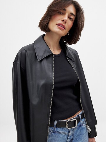 NA-KD Jacke in Schwarz: Vorderseite