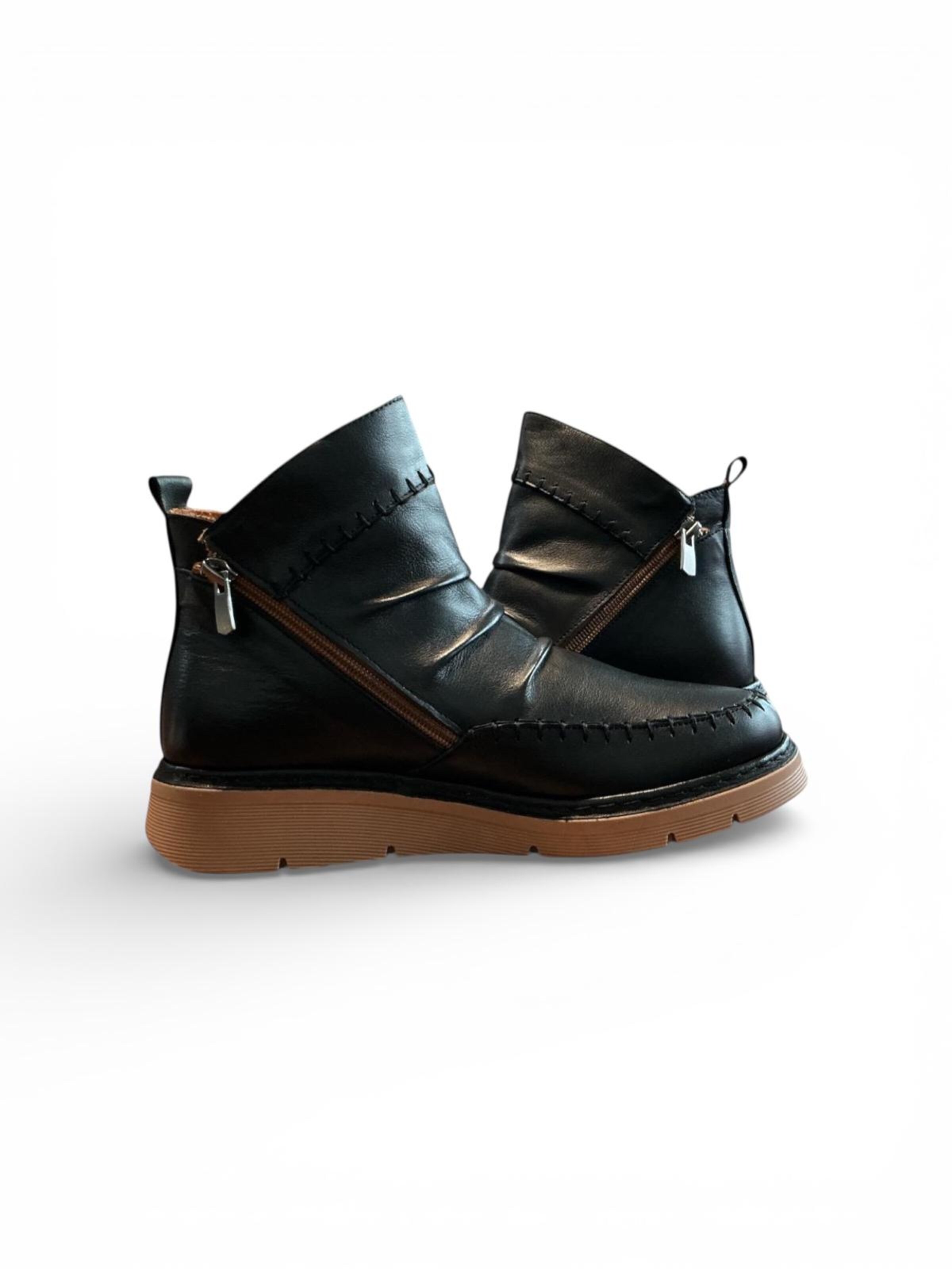 Begoria Boots in Black