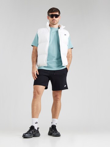 Nike Sportswear Tričko 'Premium Essentials' – zelená