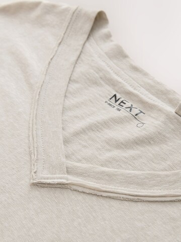 Tricou de la Next pe bej