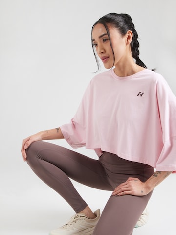 NEBBIA Λειτουργικό μπλουζάκι 'JUST FLOW' σε ροζ