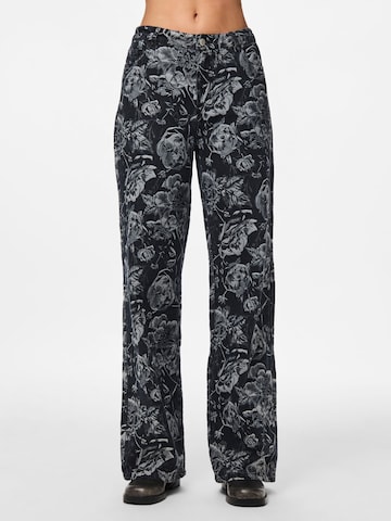 PIECES - Pierna ancha Vaquero 'PCMarosa' en negro: frente