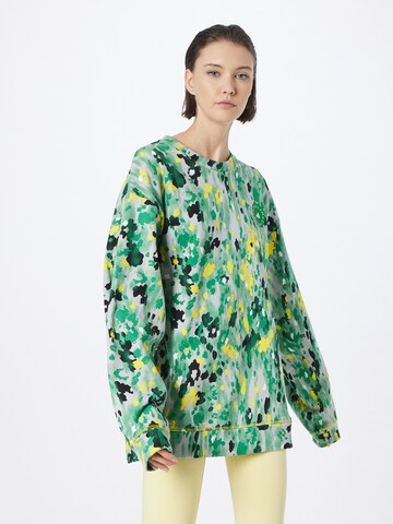 ADIDAS BY STELLA MCCARTNEY Спортен суитшърт с качулка 'Floral Print' в пъстро: отпред