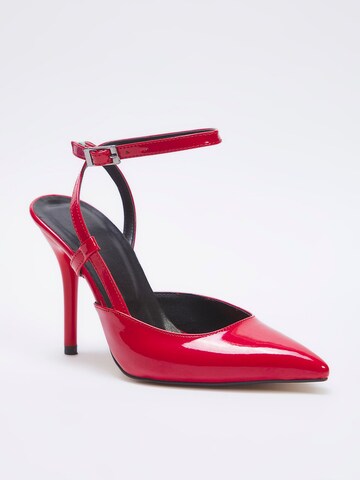 Escarpins à bride arrière Trendyol en rouge : devant