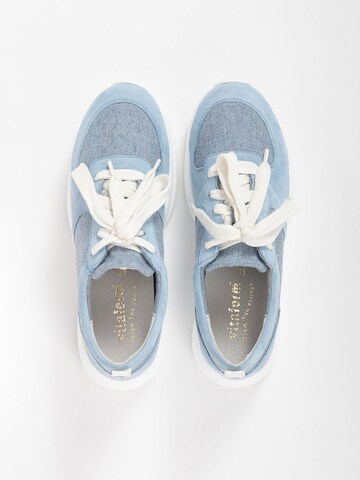 Sneaker bassa di VITAFORM in blu