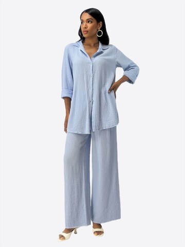 Elara Broekpak in Blauw: voorkant