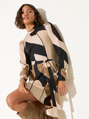 Rochie de la Friends Like These pe maro