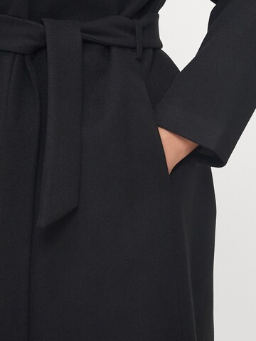 Manteau mi-saison 'CARALVILDA' ONLY Carmakoma en noir