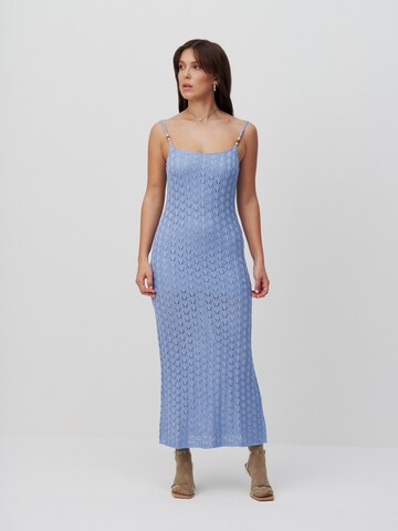 florence by mills exclusive for ABOUT YOU - Vestido de verano 'Flower Market' en azul