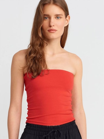 Dilvin Top in Rood: voorkant