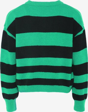 Geacă tricotată de la MYMO pe verde